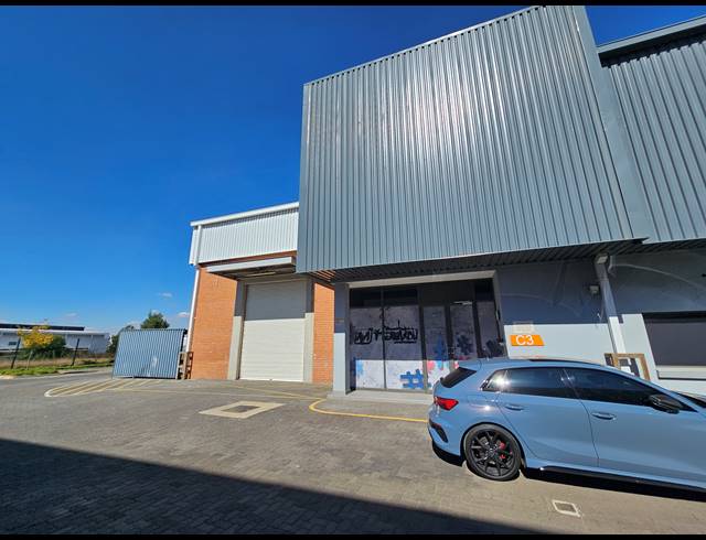 530M² WAREHOUSE TO LET IN LONGLAKE